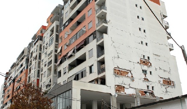 UKD njofton: Kontratat e furnizimit me uje per banesat e demtuara do pezullohen